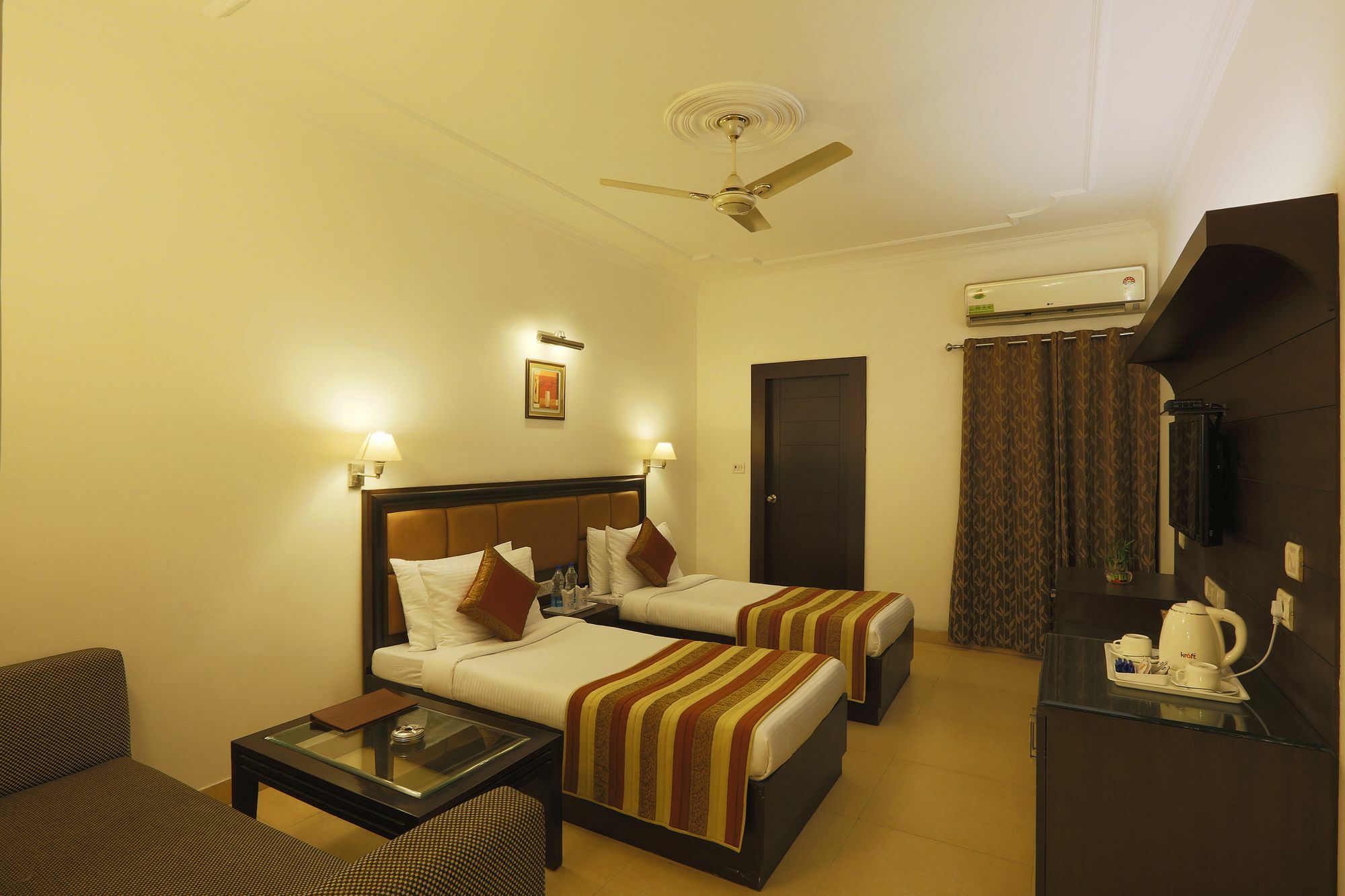 Hotel Townhouse 517 La Sapphire Near Delhi Airport Neu-Delhi Exterior foto